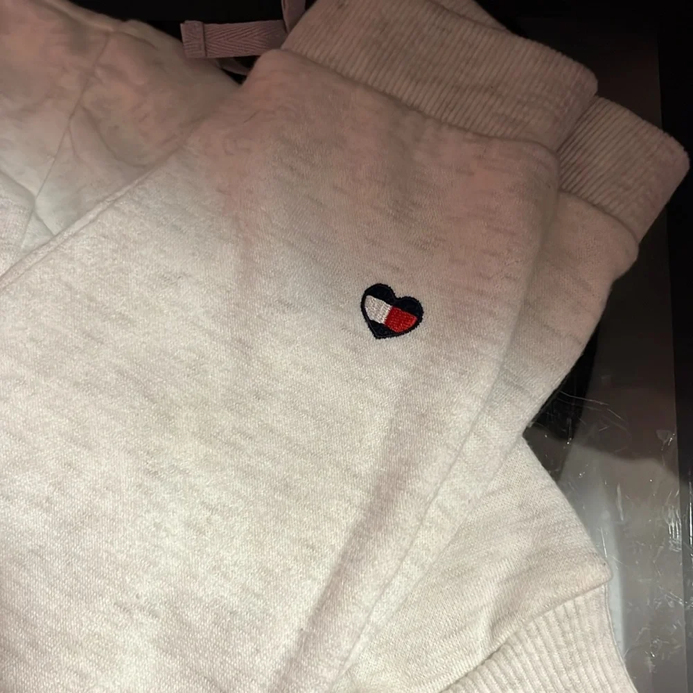 NWOT Tommy Hilfiger sweats set - Picture 3 of 3